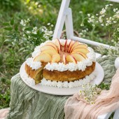 Tort cu mere și cremă de zahăr caramelizat